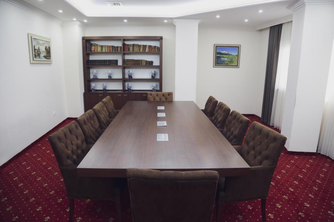 City Hotel Πρίζρεν Εξωτερικό φωτογραφία