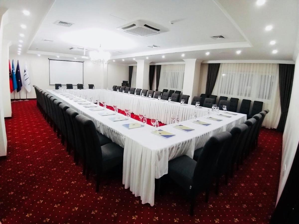 City Hotel Πρίζρεν Εξωτερικό φωτογραφία